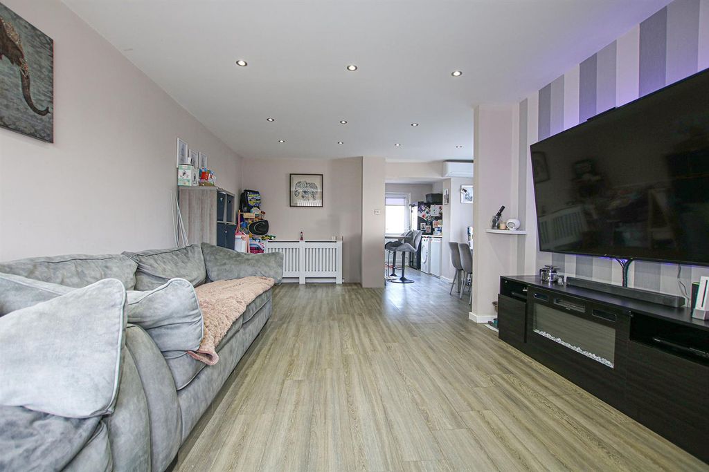 Property photo 3 of 15 Img_3501 Lvg.Jpg