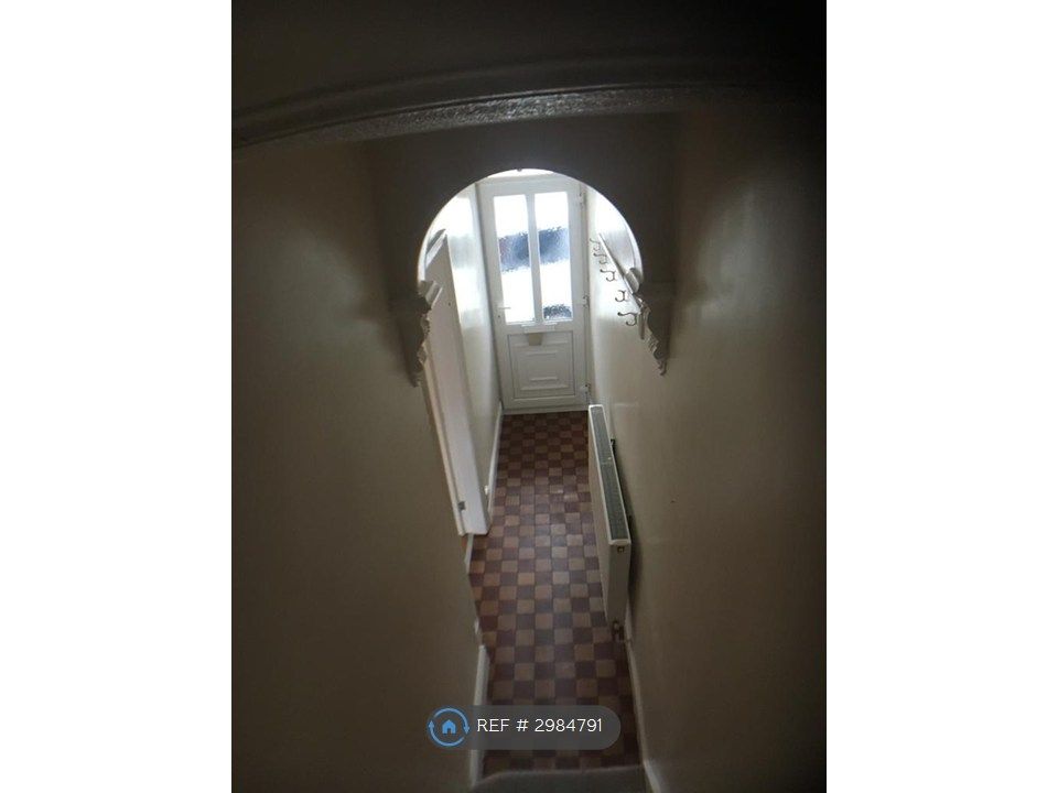 Property photo 3 of 12 Entrance Hall