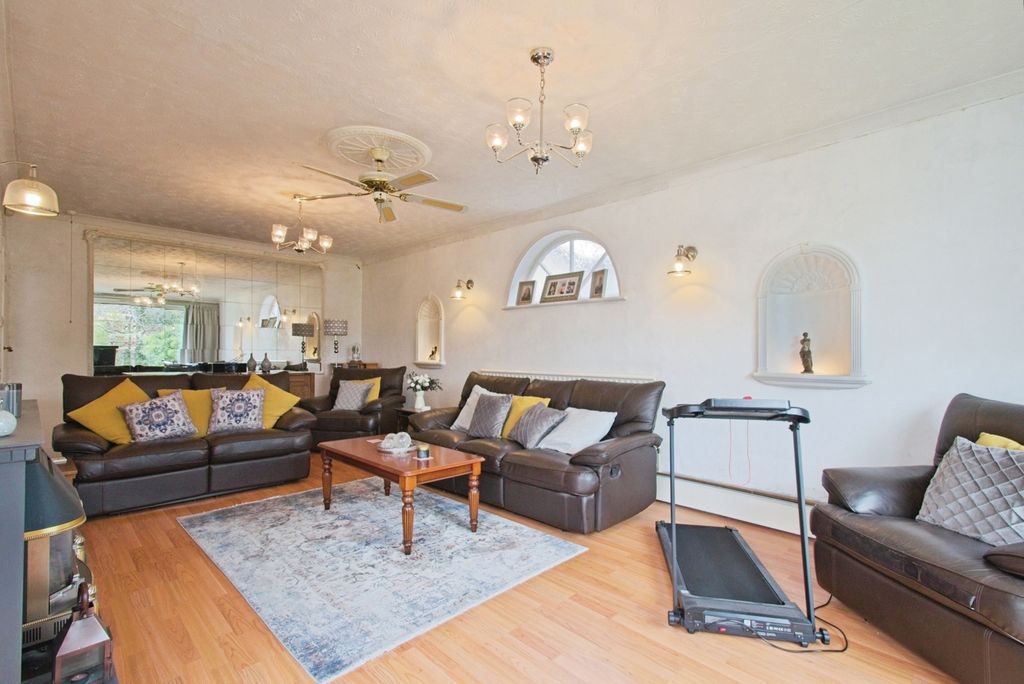 Property photo 3 of 22 Pbox-Img.Jpg