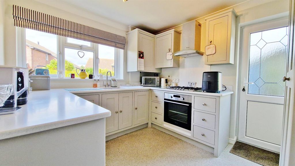 Property photo 2 of 16 Kitchen