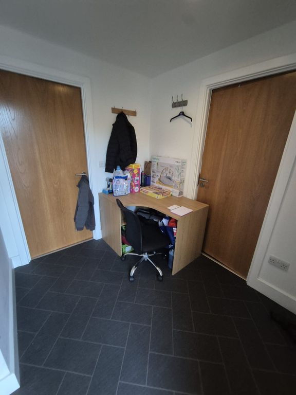 Property photo 1 of 6 Entrance Hall