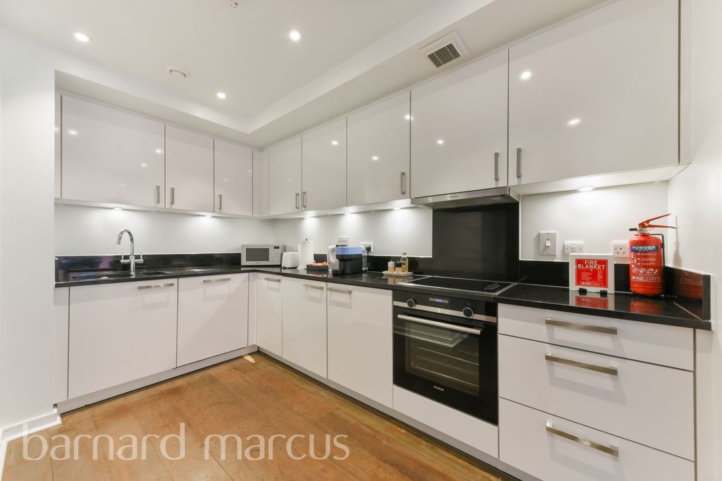 Property photo 2 of 8 Kitchen