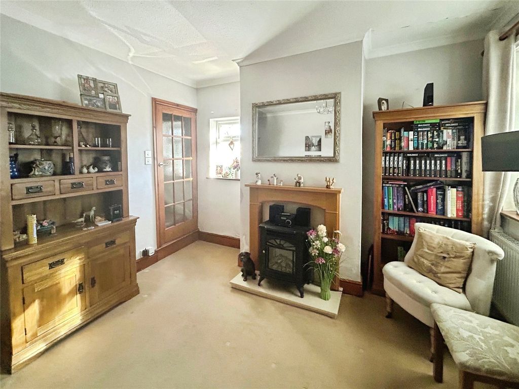 Property photo 3 of 17 Dining Room