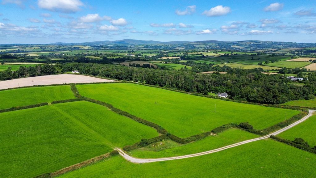 Property photo 2 of 29