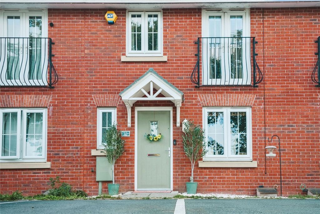 Property photo 1 of 23 Gardens