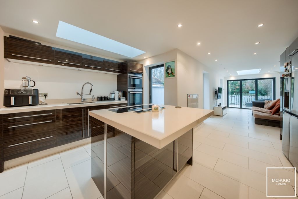 Property photo 2 of 20 Xt5A7198-Hdr(3)