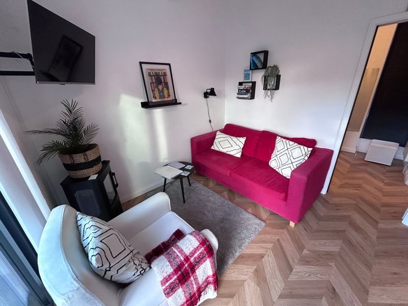 Property photo 3 of 9 Photo 6