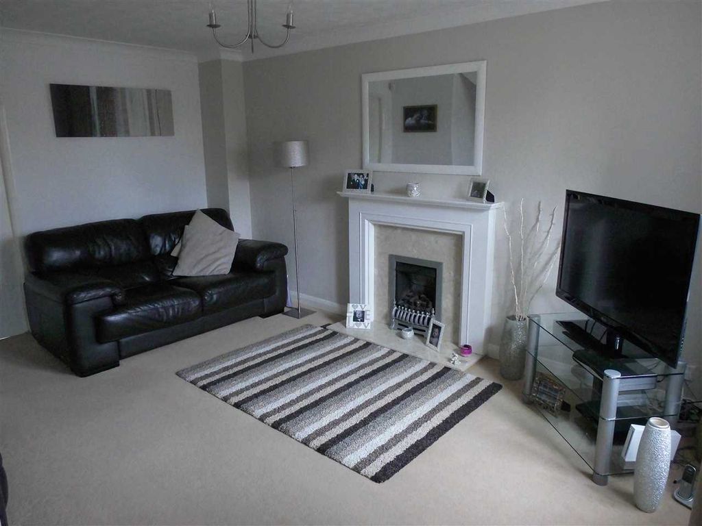 Property photo 2 of 13 Lounge