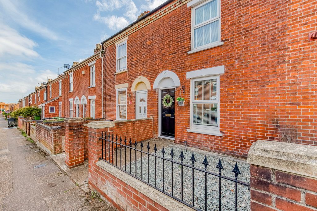 Property photo 1 of 23