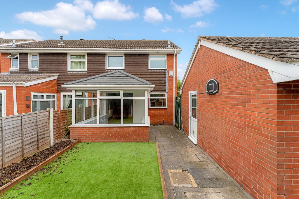 Property photo 2 of 28