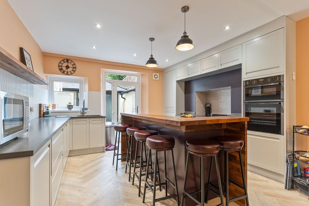 Property photo 2 of 38