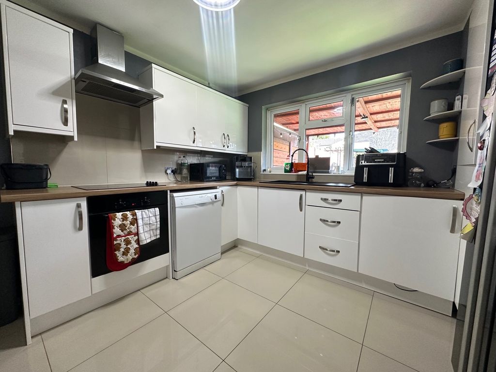 Property photo 2 of 17 Image