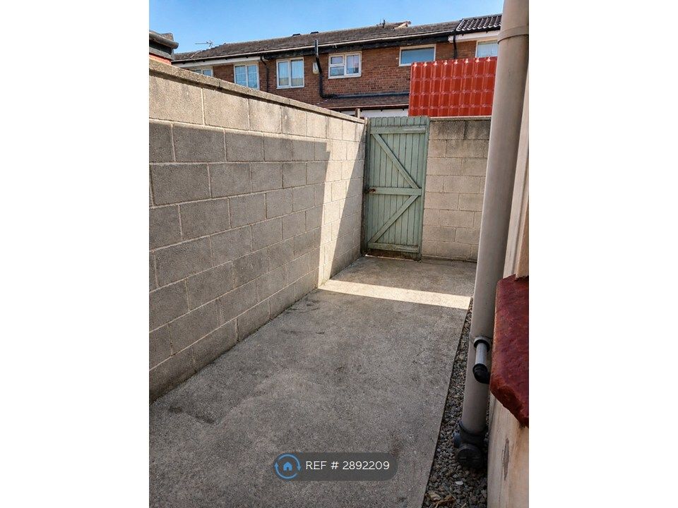 Property photo 3 of 9 Yard
