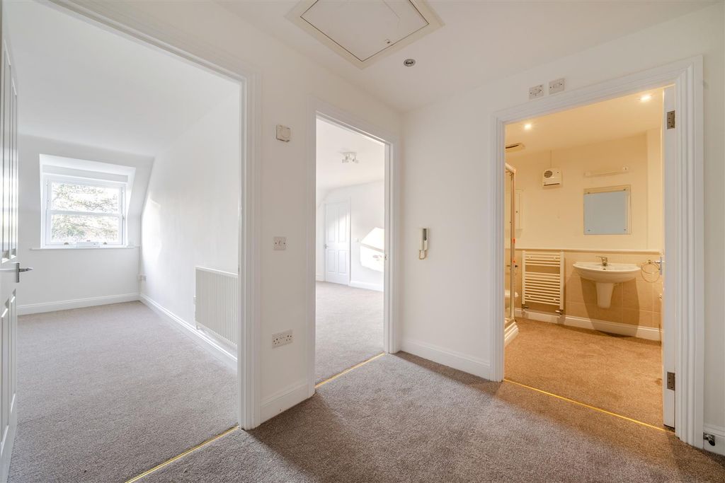 Property photo 2 of 17 Hallway