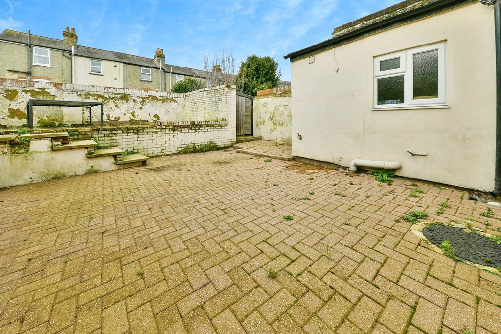 Property photo 2 of 21