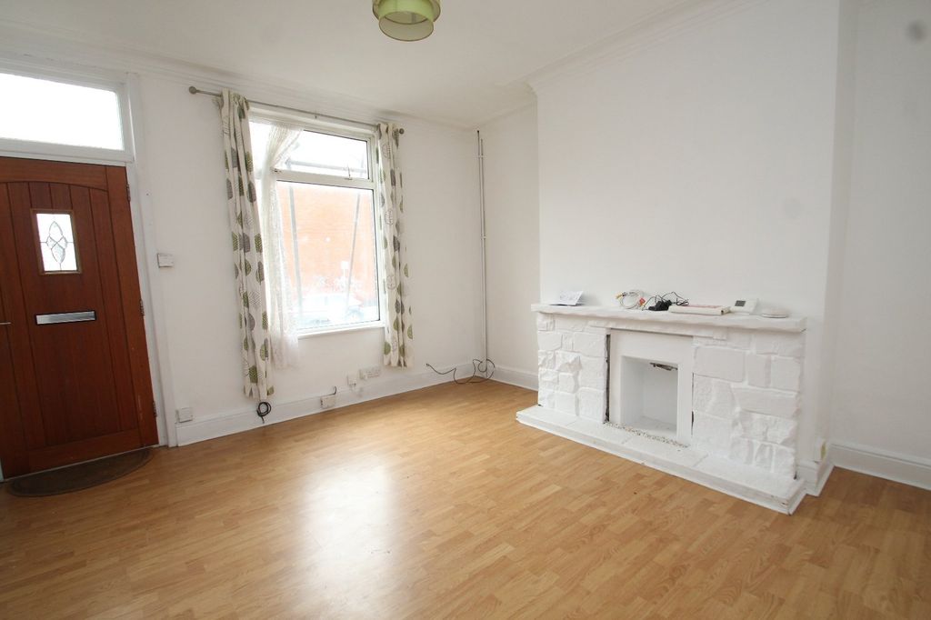 Property photo 2 of 6 Picture No. 12