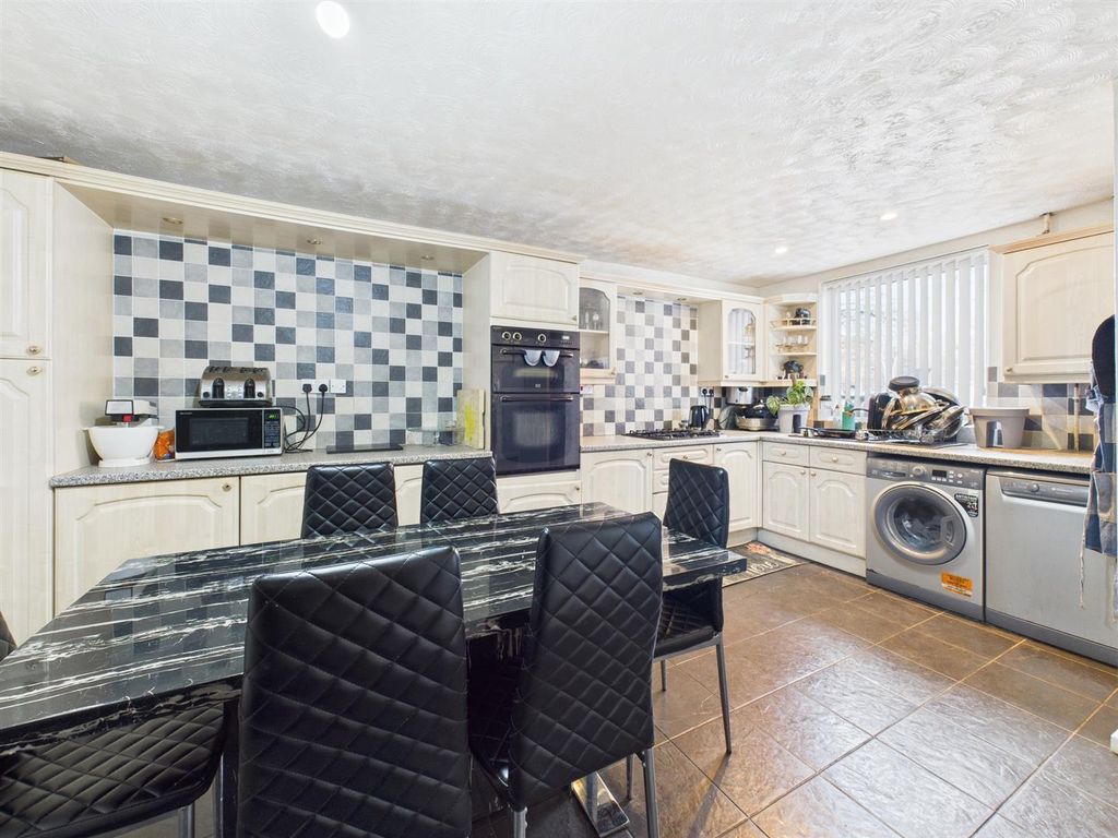 Property photo 3 of 11 Cam03975G0-Pr0092-Still006.Jpg