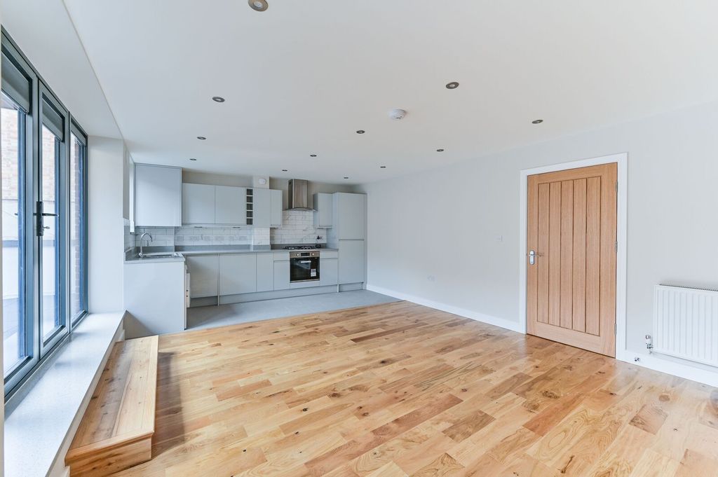 Property photo 2 of 35