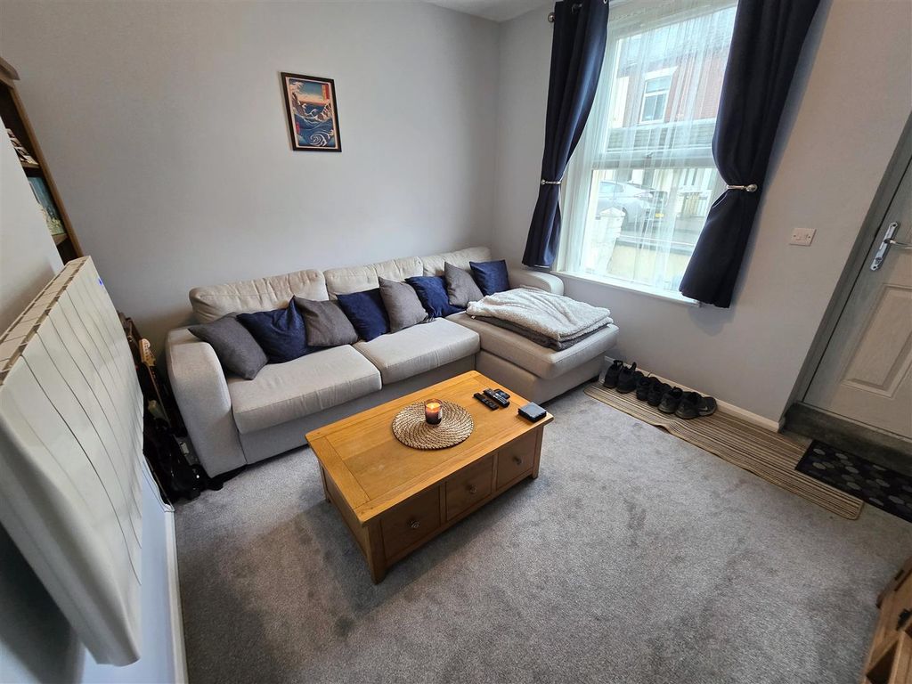 Property photo 2 of 13 Lounge