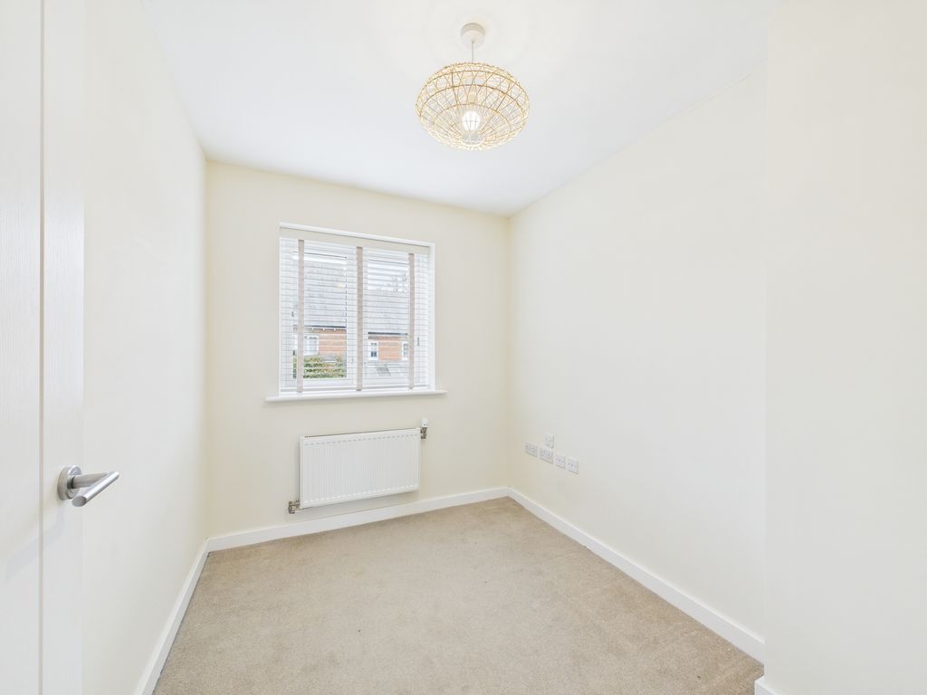 Additional image 18 of 4 bed semi-detached house to rentFarley Close, Wickhurst Green, Horsham, West Sussex RH12