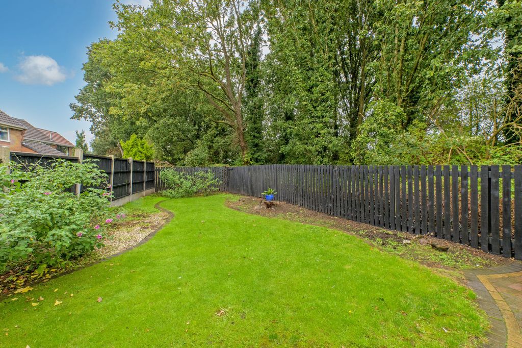 Property photo 3 of 17 Garden