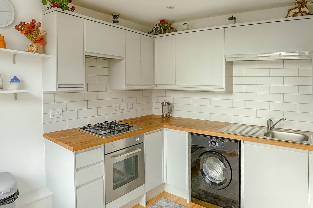 Property photo 2 of 14 Kitchen