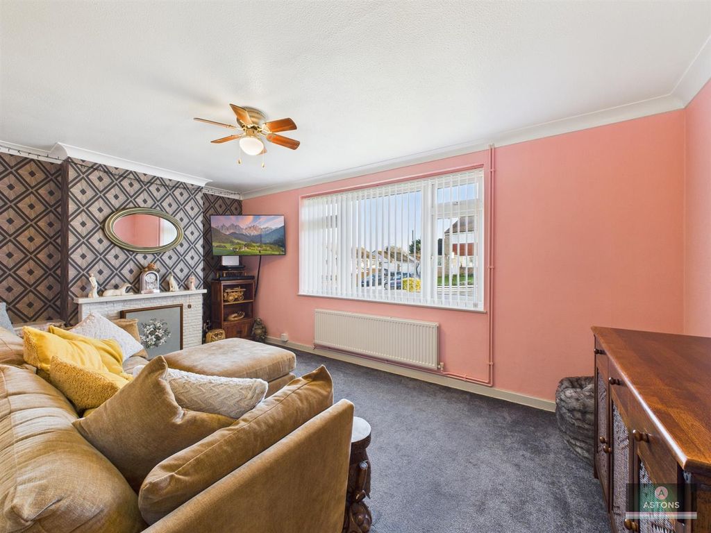 Property photo 3 of 20 Living Room