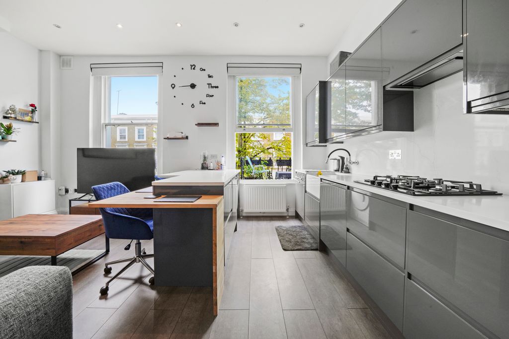 Property photo 2 of 6