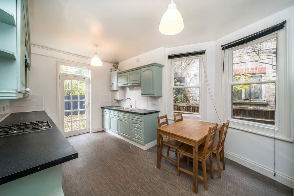 Property photo 3 of 6