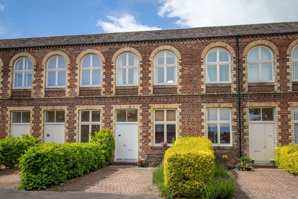 Property photo 1 of 32