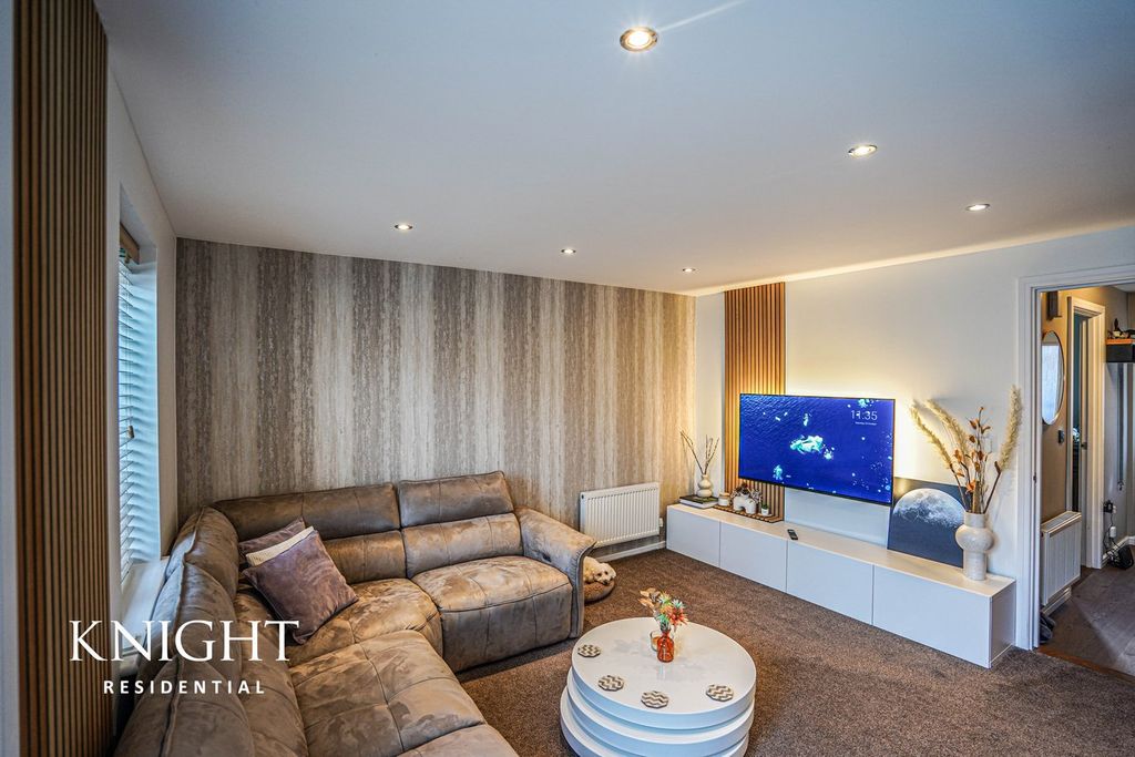 Property photo 3 of 24