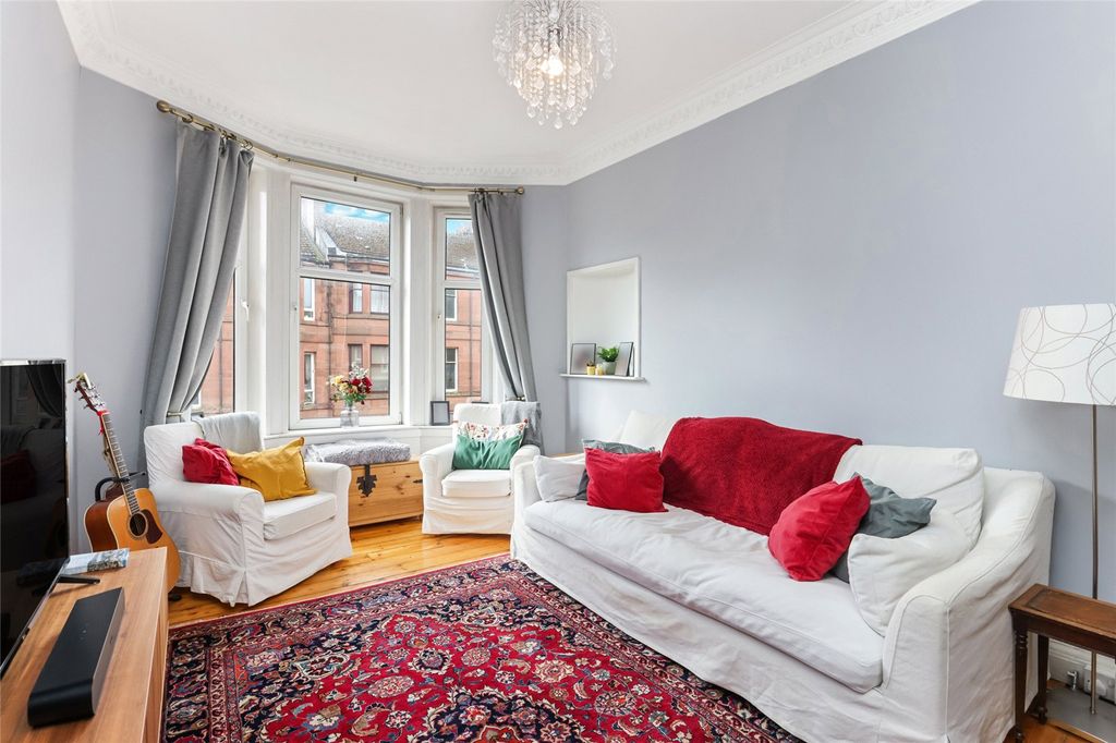 Property photo 2 of 17 Living Room