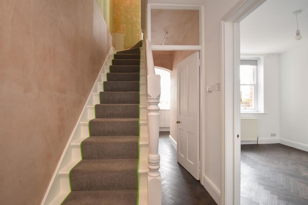 Property photo 3 of 18 Hallway