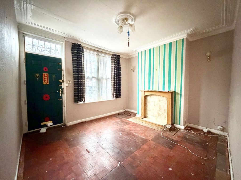 Property photo 3 of 12