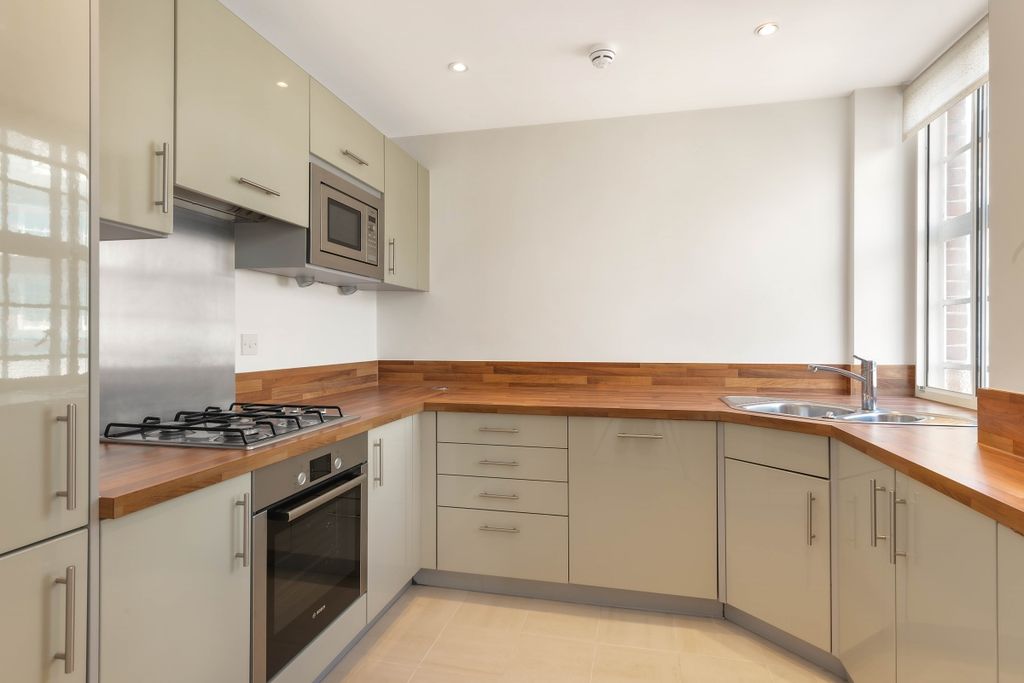 Property photo 3 of 9 Windsor Court