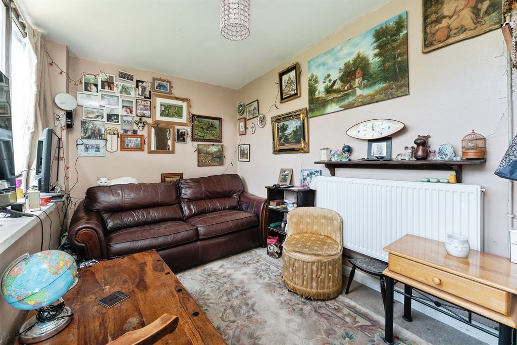 Property photo 2 of 17