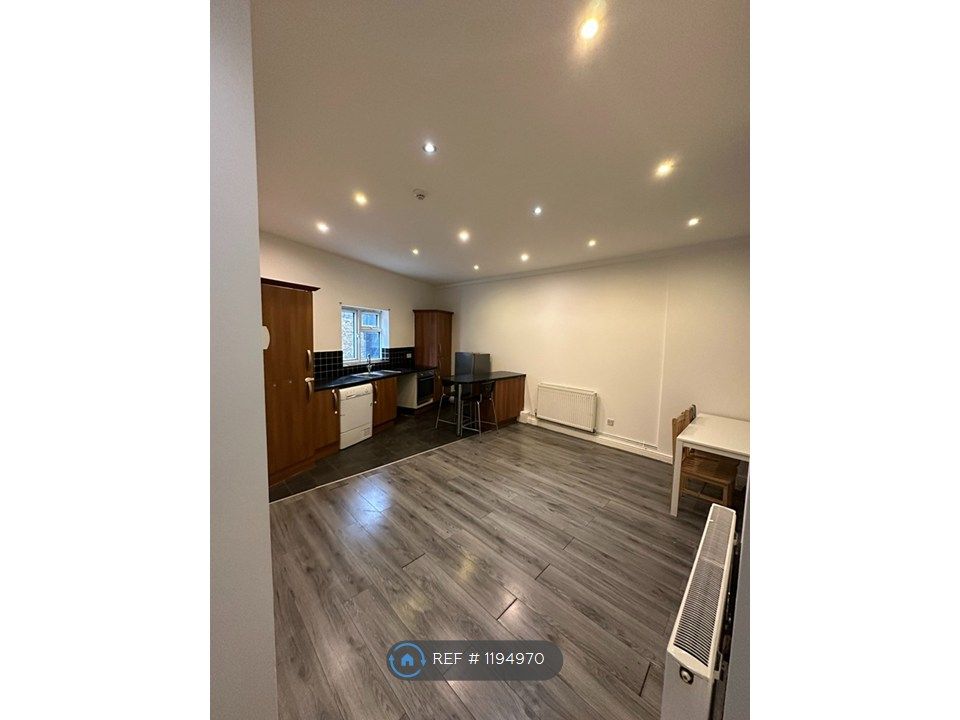 Property photo 1 of 6 Kitchen/Living Room
