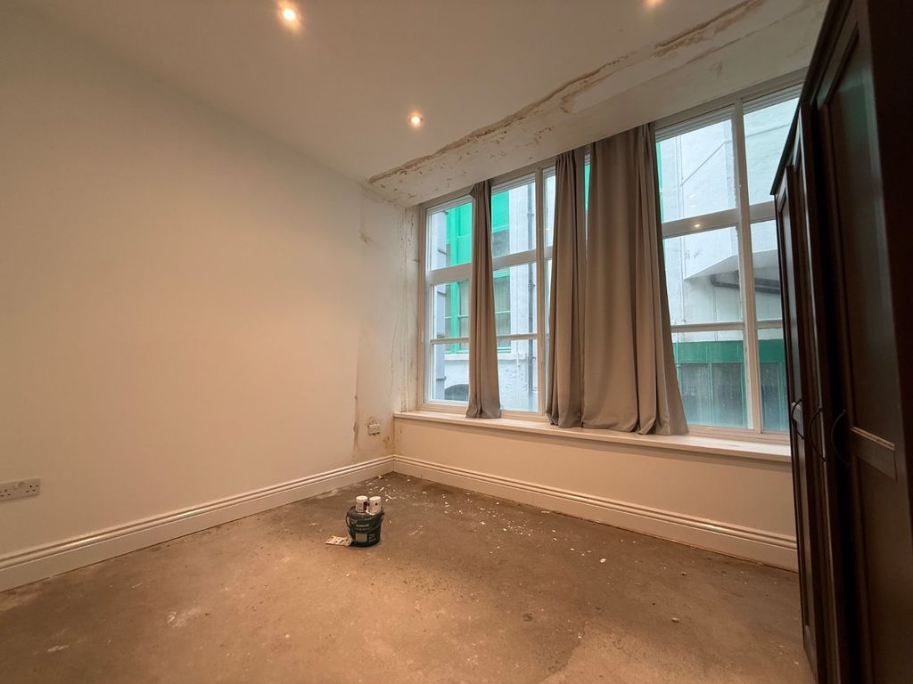 Property photo 3 of 8 Bedroom