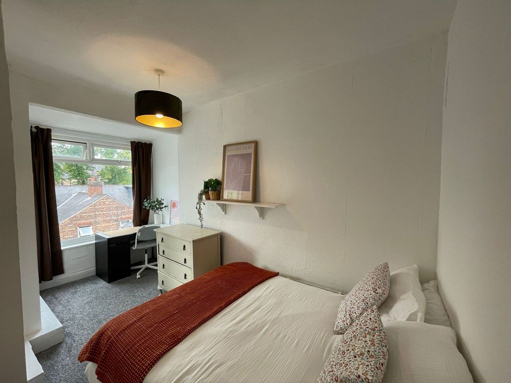 Property photo 3 of 15 A Cozy Bedroom Featuring A Comfortable Bed With Pa...