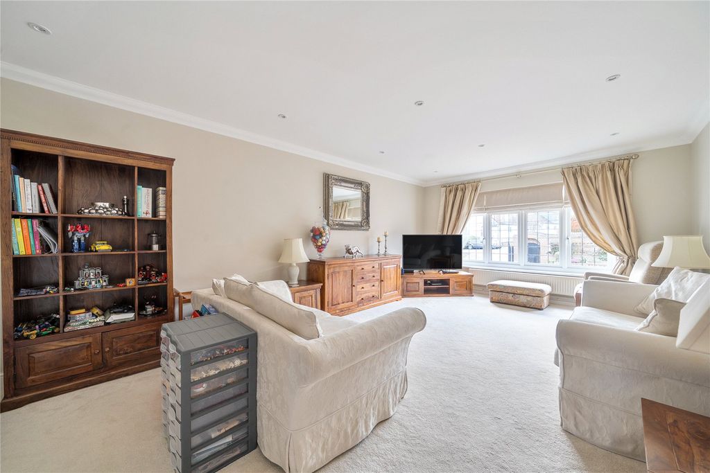 Property photo 2 of 21 Picture No. 13