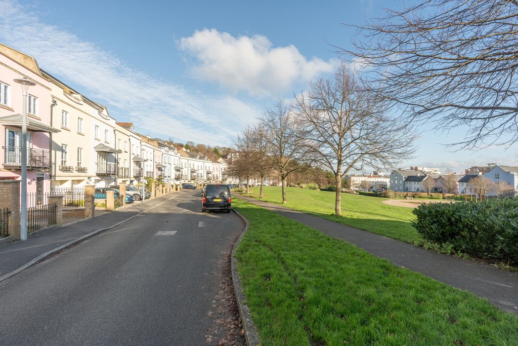 Property photo 3 of 23 31