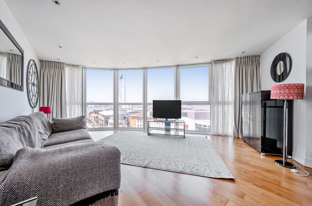 Property photo 2 of 11 1484580-11-6A3Eb3...