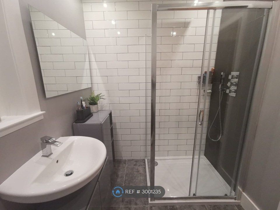 Property photo 3 of 11 Bathroom