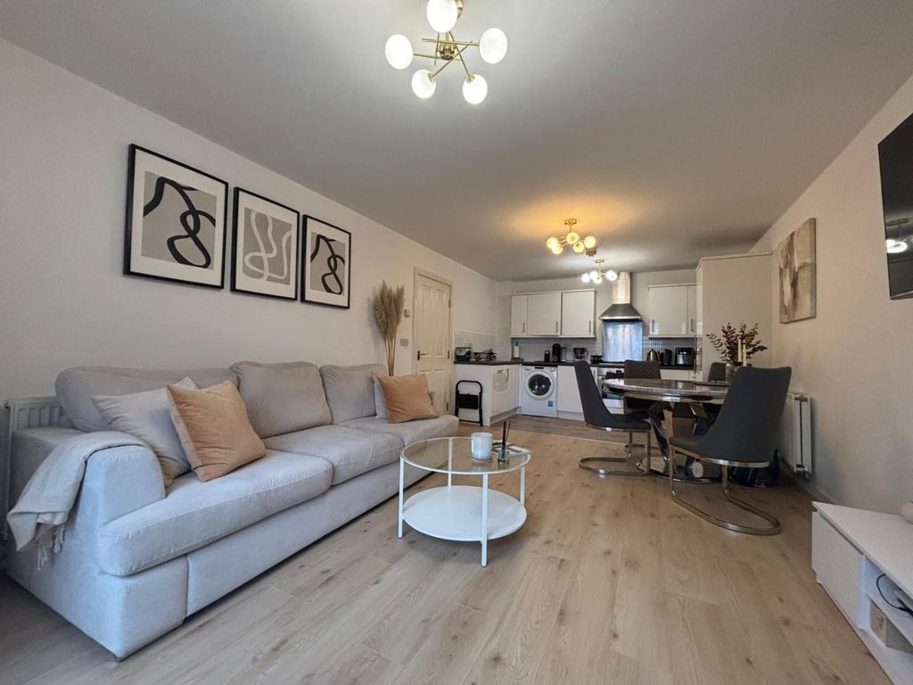 Property photo 2 of 12 4B0E75Dd-E126-43dc-84cc-F4A9E8d127B0.Jpg