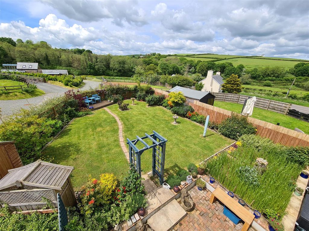 Property photo 2 of 31 Garden