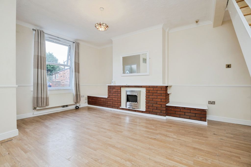 Property photo 2 of 17 Lounge