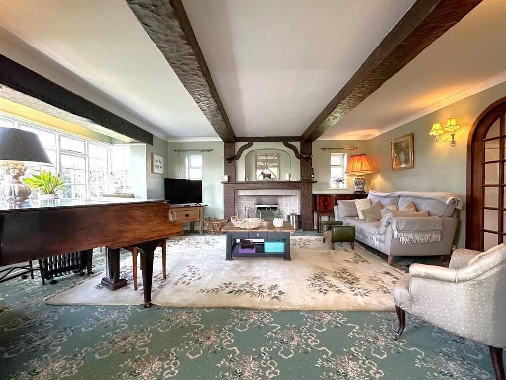 Property photo 2 of 28 Generous Bay-Fronted Living Room 622