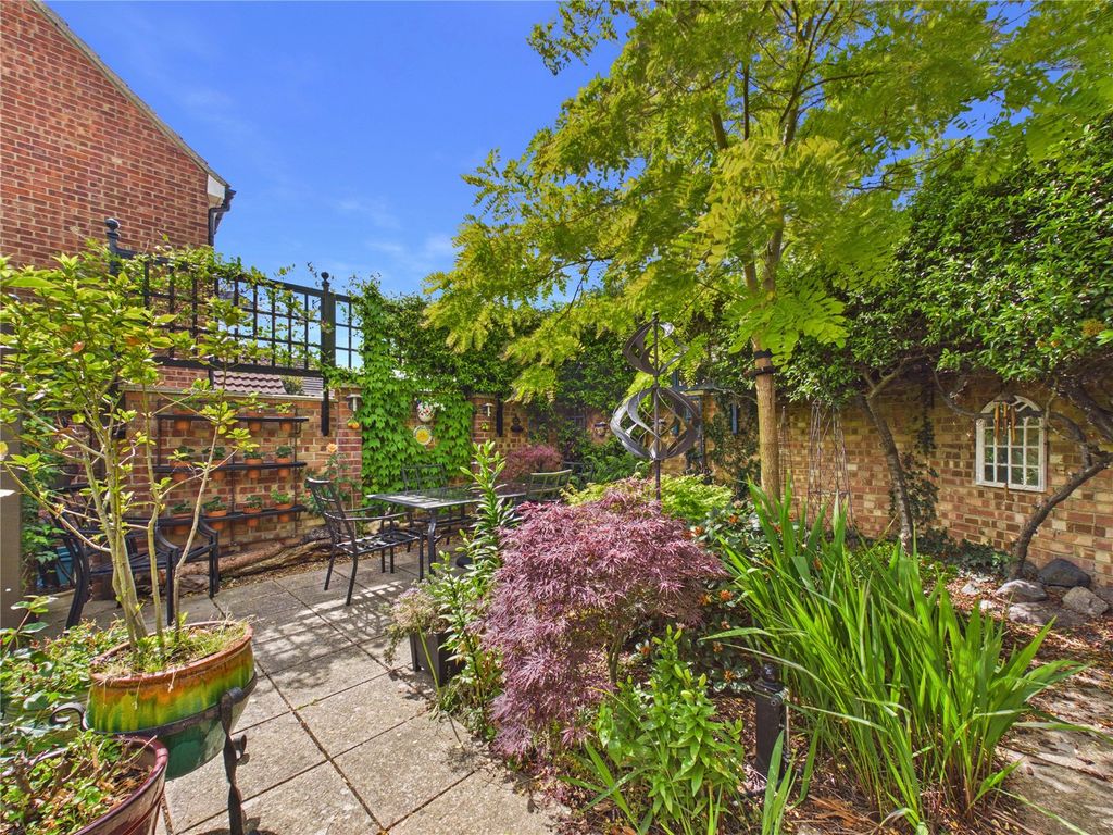 Property photo 2 of 22 Picture No. 20