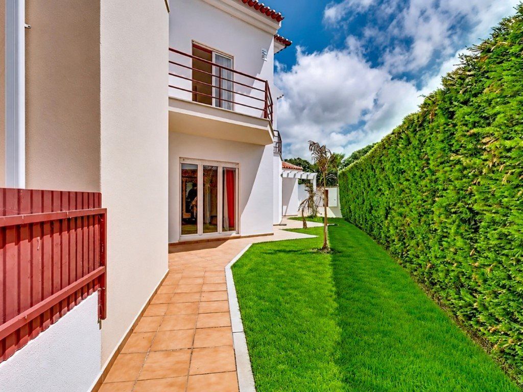 Property photo 1 of 49 3 Bedroom Villa With Pool In Abelheira