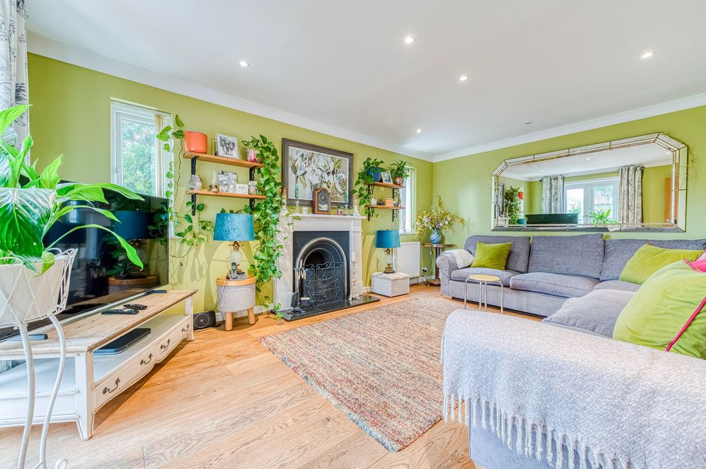 Property photo 3 of 23